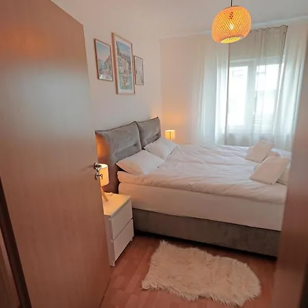 Villa Goldhouse - Sauna, Whirlpool, Switch, Darts & Mehr Andernach